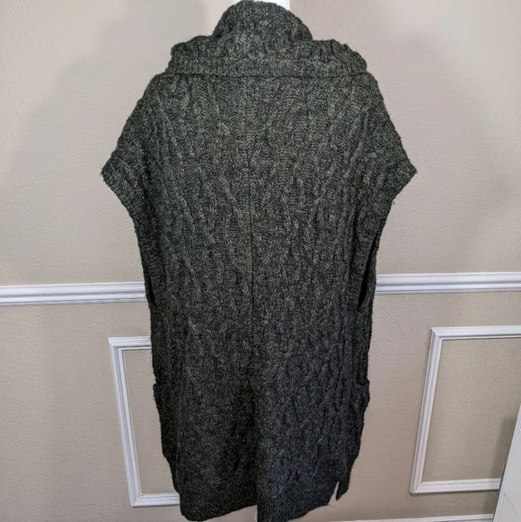 Alice + Olivia Dark Green Oversized Wool & Alpaca Short Sleeve Sweater Shacket - Picture 3 of 6